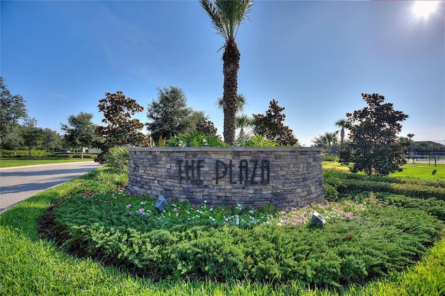 view of community / neighborhood sign