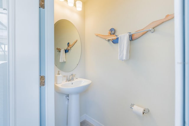 bathroom featuring sink