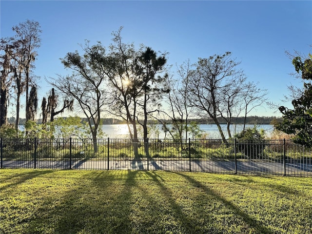 view of yard featuring a water view