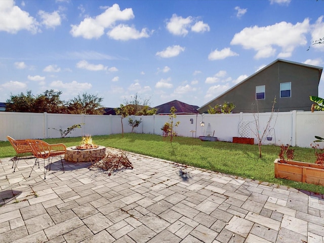 view of patio featuring an outdoor fire pit