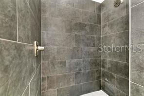 bathroom featuring a tile shower