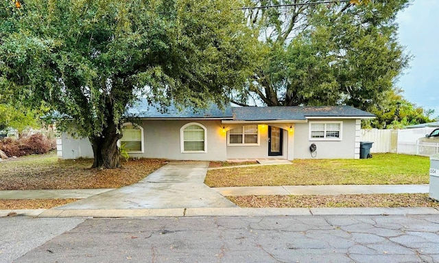 single story home featuring a front yard