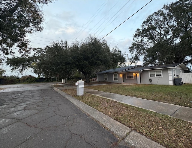 view of front of property with a front yard