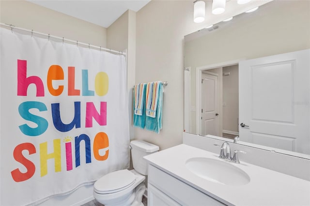 full bathroom featuring shower / bathtub combination with curtain, vanity, and toilet