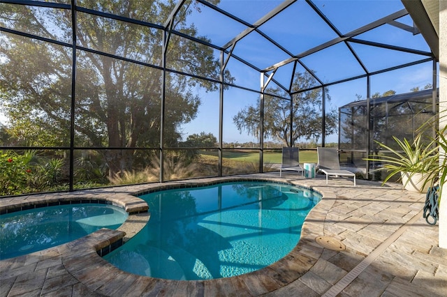 view of pool featuring an in ground hot tub, a lanai, and a patio