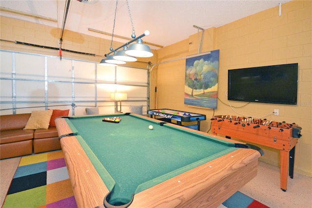 playroom featuring billiards