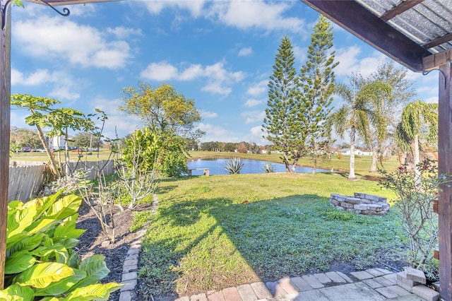 view of yard featuring a water view