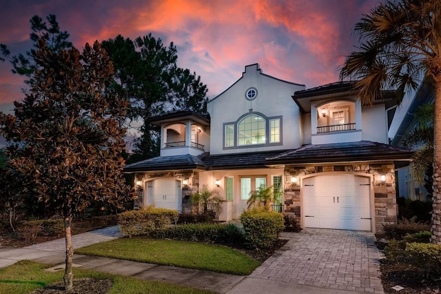 view of front of property featuring a garage