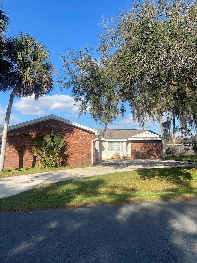 view of front of house with a front yard