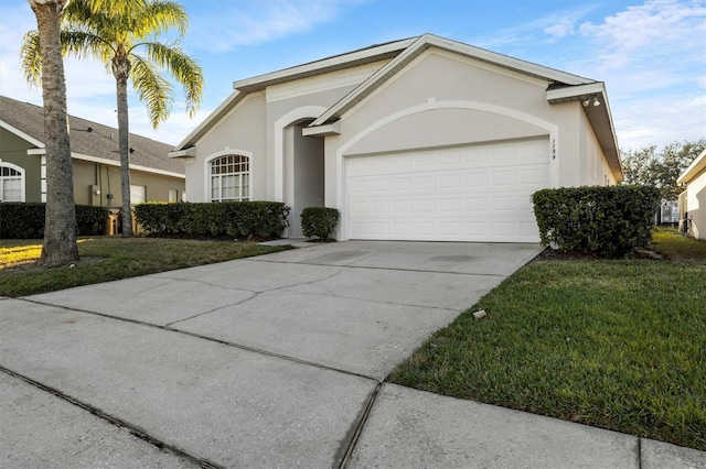 ranch-style house featuring a front lawn