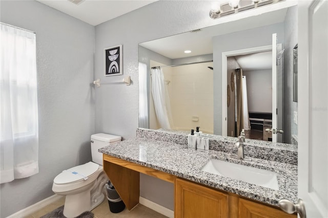 full bathroom featuring shower / bath combo with shower curtain, vanity, and toilet