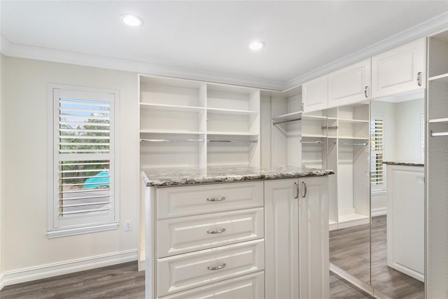 walk in closet with dark hardwood / wood-style floors