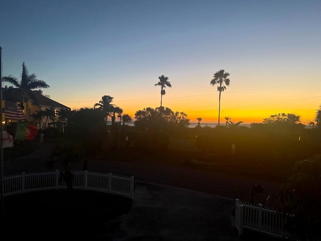 view of yard at dusk