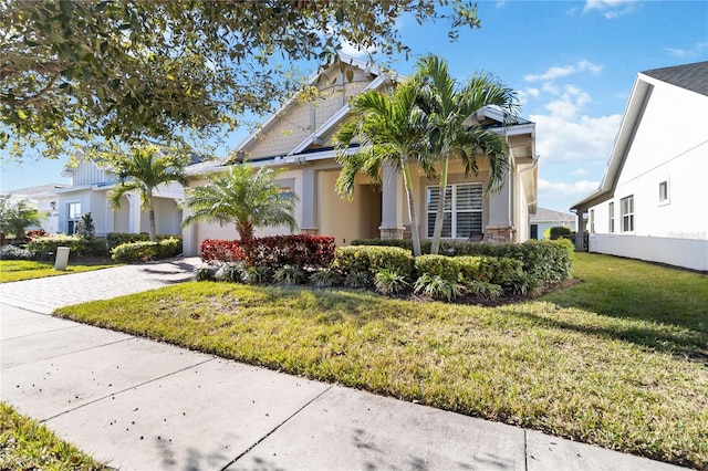 view of front of property with a front yard