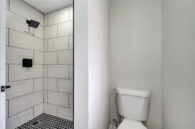 bathroom featuring toilet and tiled shower