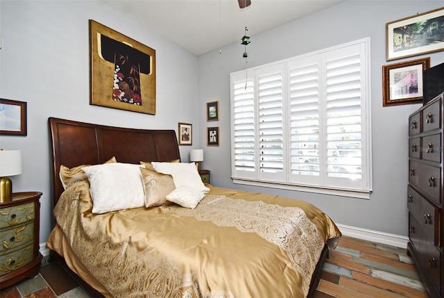 bedroom with ceiling fan