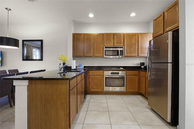 kitchen with sink, hanging light fixtures, stainless steel appliances, kitchen peninsula, and light tile patterned floors