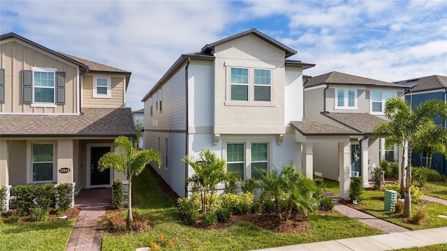 view of front of home featuring a front yard