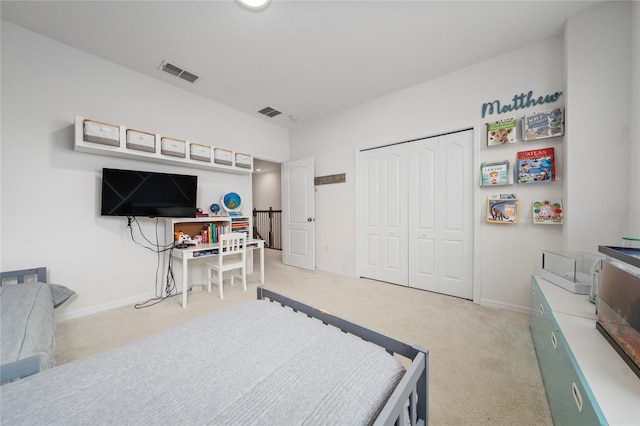 bedroom featuring carpet and a closet