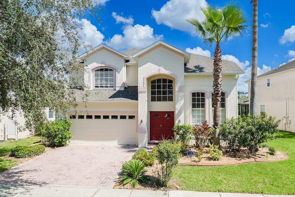 view of front facade with a garage