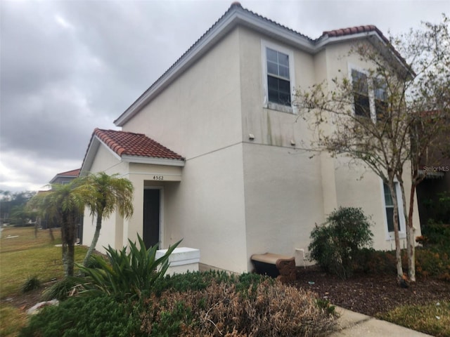 view of front of property with a front lawn