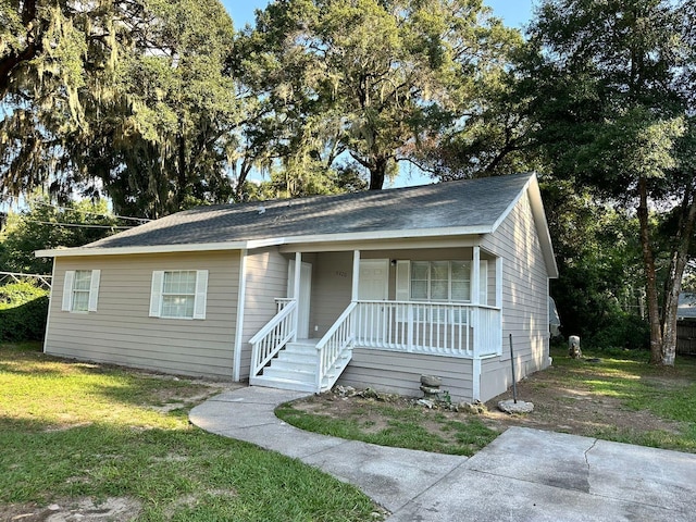 view of front of house with covered porch and a front yard