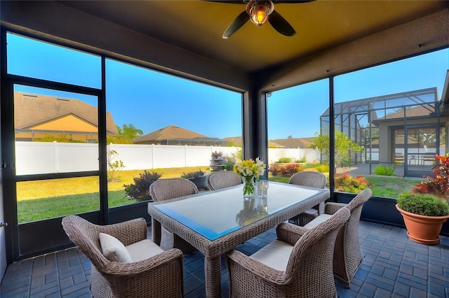 sunroom with ceiling fan