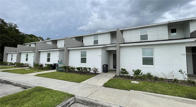 view of front of home with a front lawn