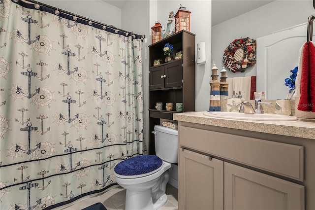 bathroom featuring a shower with curtain, vanity, and toilet