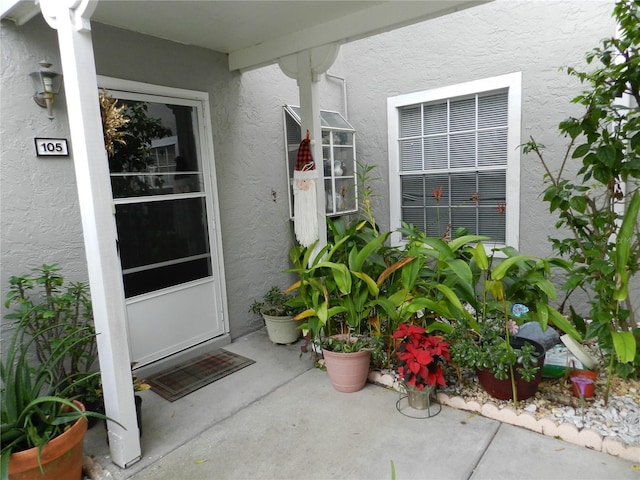 property entrance featuring stucco siding