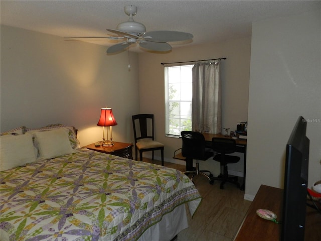 bedroom with ceiling fan