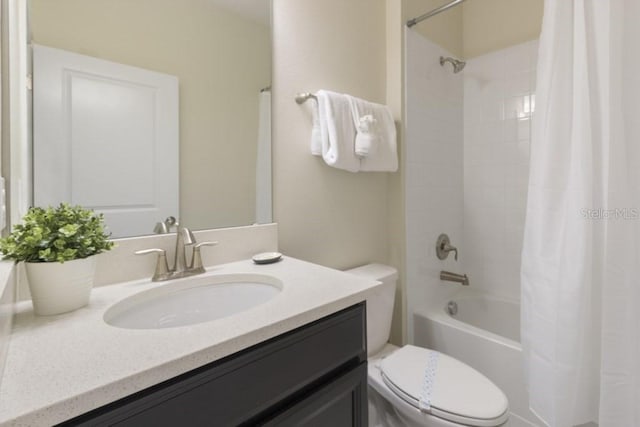 full bathroom with shower / bath combo with shower curtain, vanity, and toilet