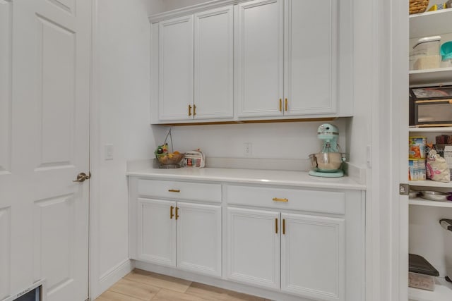820 Windlass Ct, Kissimmee, FL 34746 - bar with light wood finished floors