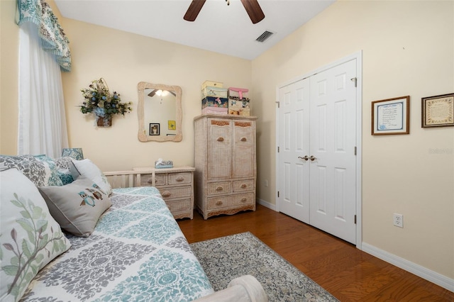 bedroom featuring baseboards, visible vents, a ceiling fan, wood finished floors, and a closet