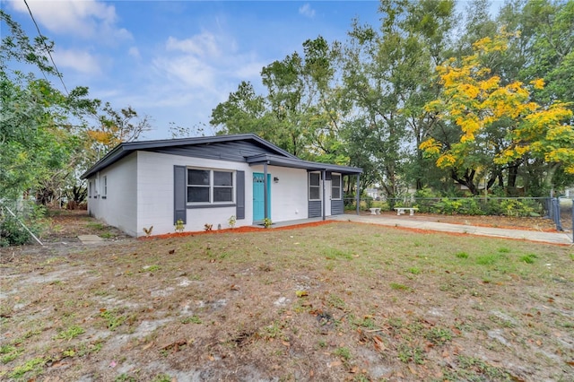 ranch-style house with a front yard