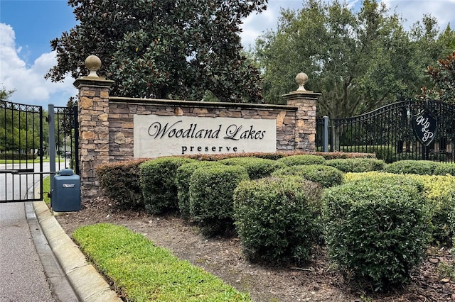 view of community / neighborhood sign