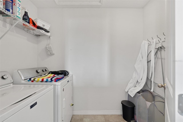 washroom featuring washer and clothes dryer and light tile patterned flooring