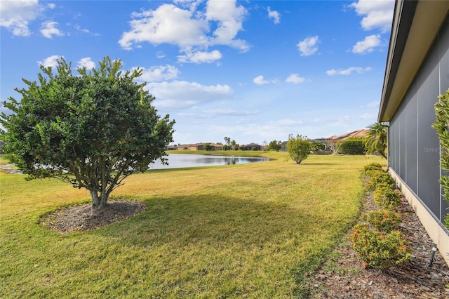 view of yard featuring a water view