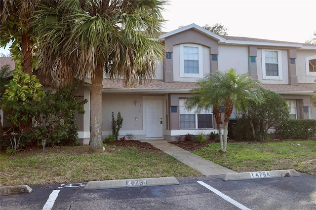 view of front of home featuring a front yard