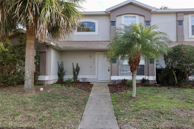 view of front of property featuring a front lawn