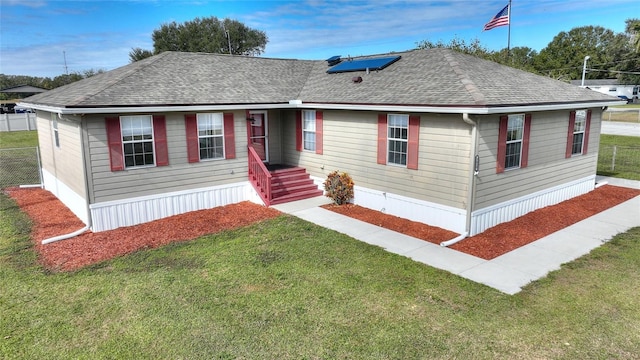 view of front of house featuring a front lawn