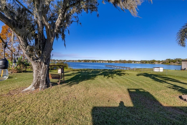 view of yard featuring a water view