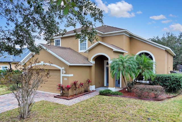 view of front of property featuring a front lawn and a garage