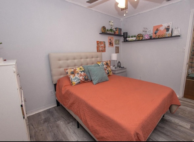 bedroom with hardwood / wood-style flooring, crown molding, and ceiling fan