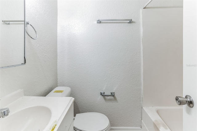 bathroom featuring vanity, toilet, and a bathing tub