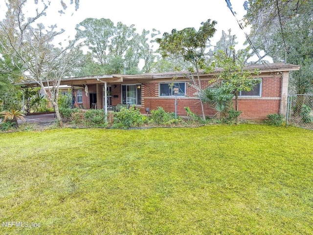 ranch-style home featuring a front yard