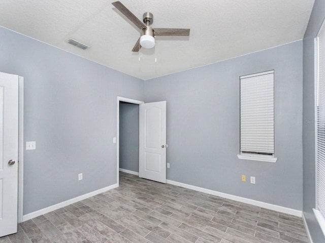 unfurnished room featuring light wood-type flooring and ceiling fan