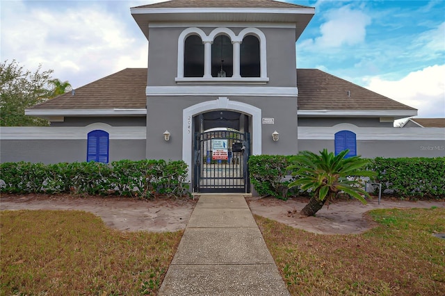 view of front of house with a front yard