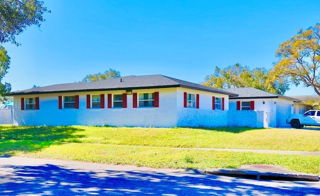 view of front of property with a front yard