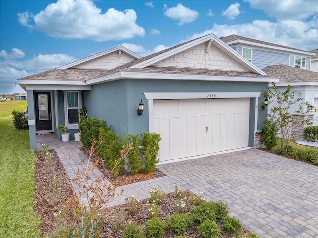 view of front of home featuring a front yard and a garage